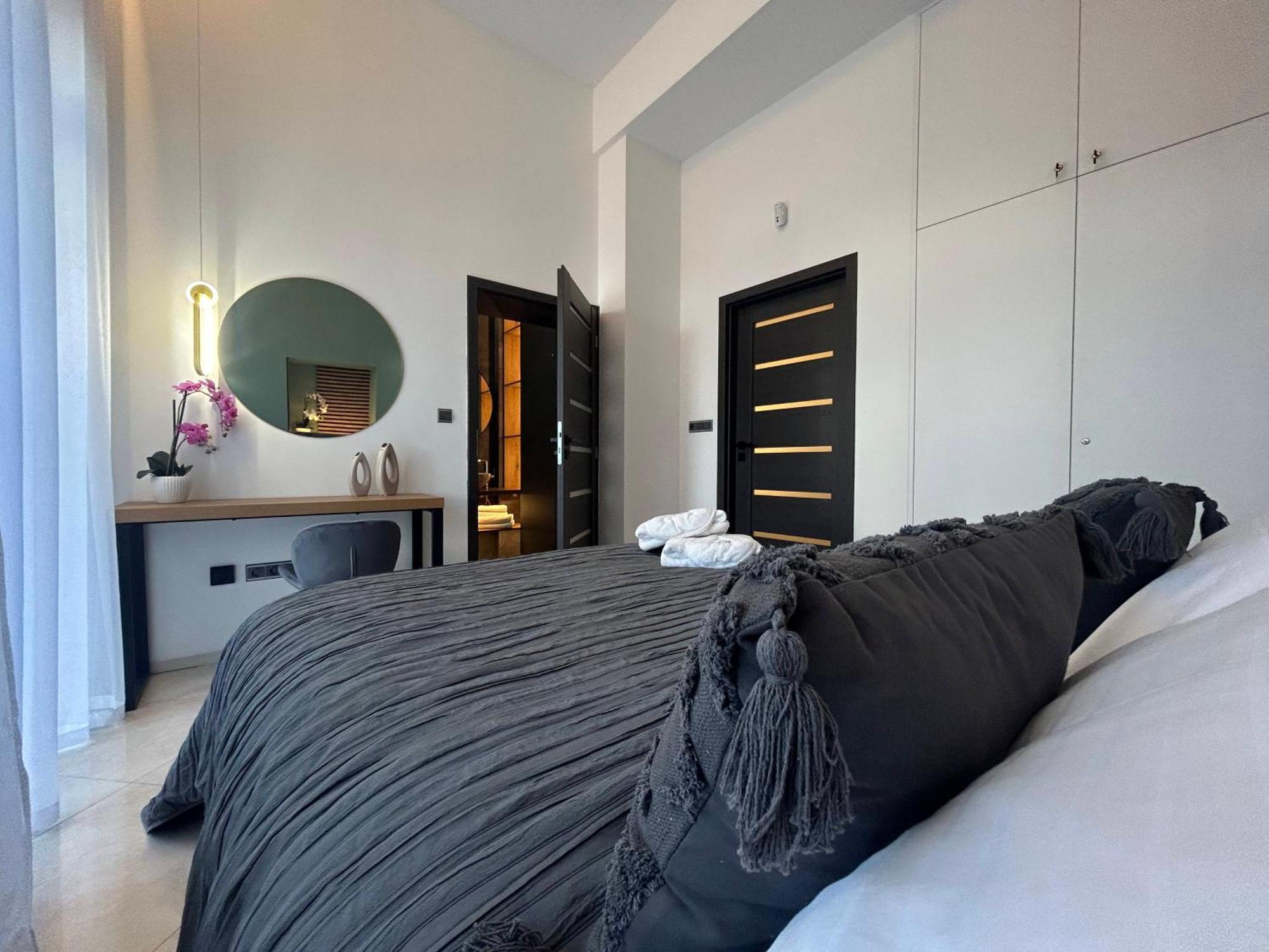 Leo Apartment Suite & Private Spa Zone - Old City Bratislava Luaran gambar